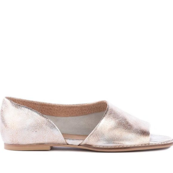 Passport Flat by Seychelles - Picture 2 of 3